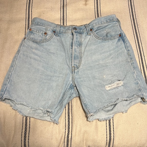 Levi’s Mid Length 501 Shorts - Picture 3 of 5